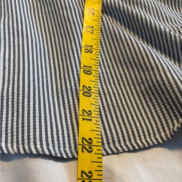 Peplum top
Women’s size Medium - Picture 10 of 10